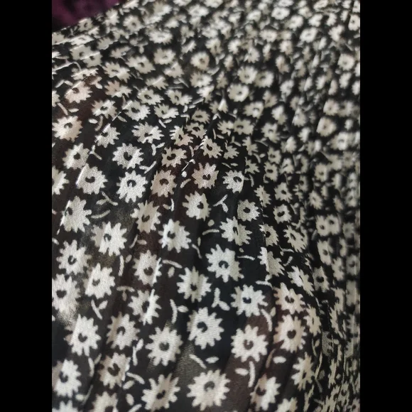 Black Floral Frilled Shirt (INTERNATIONAL)🤍🖤 - Picture 10 of 10